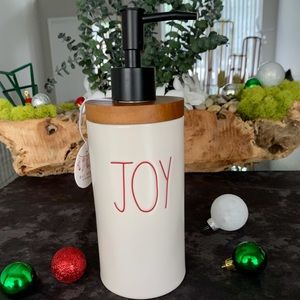 🎄Rae Dunn Christmas Liquid Soap Dispenser ‘JOY’🎄